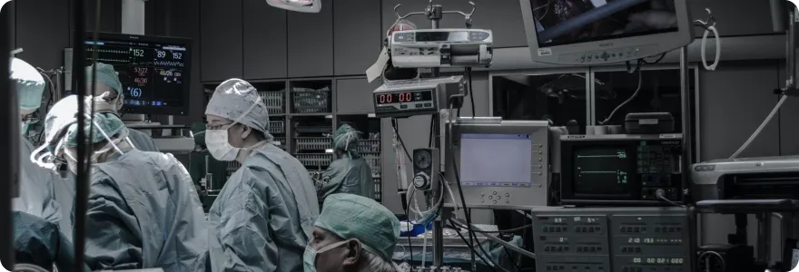 close-up-patient-and-doctor-high-five_7